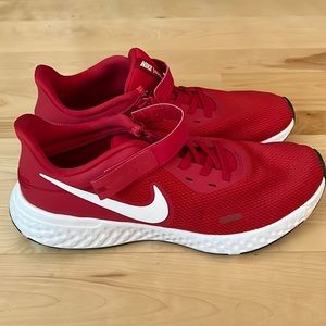 Like new, size 11, Nike Revolution in red